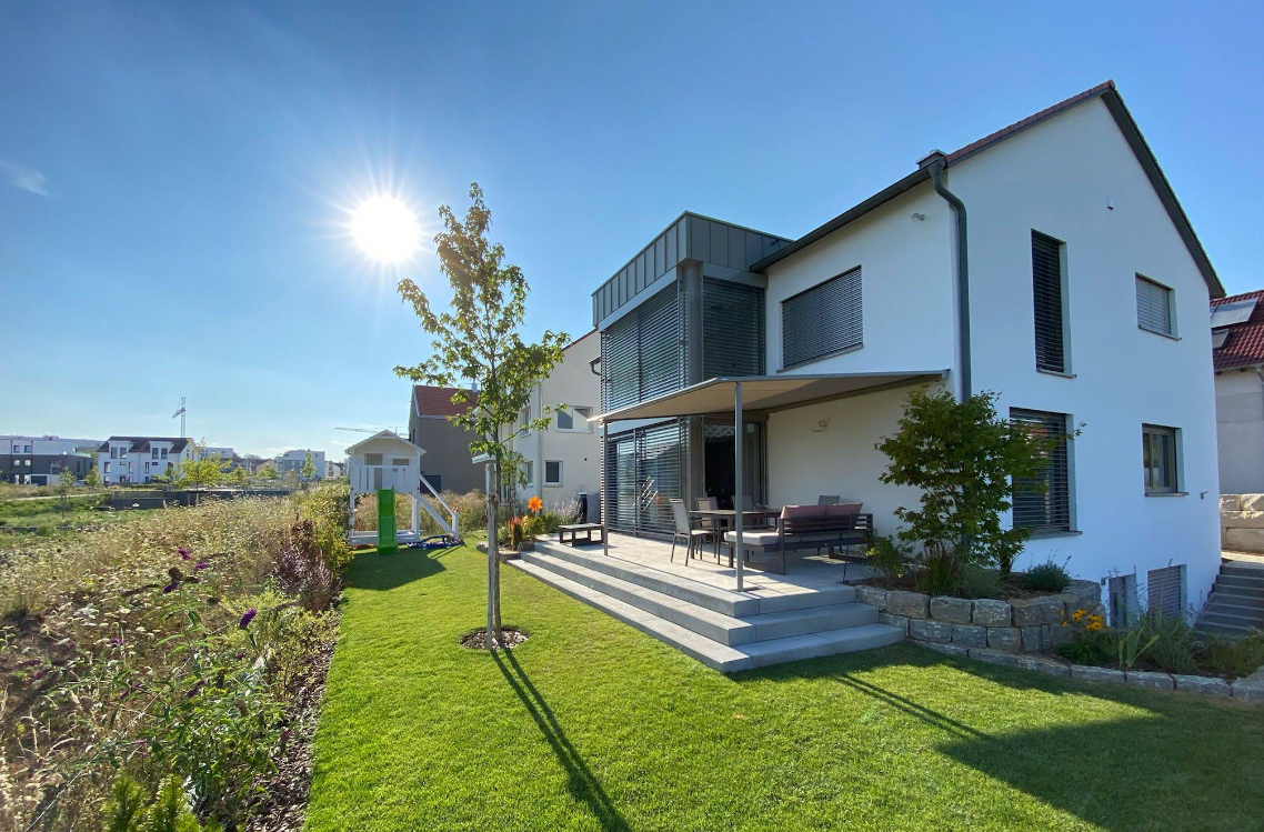 Moderner Garten mit Terrasse - Gartenplanung Socher